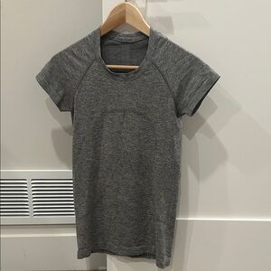 lululemon athletica Gray Short Sleeve Tee